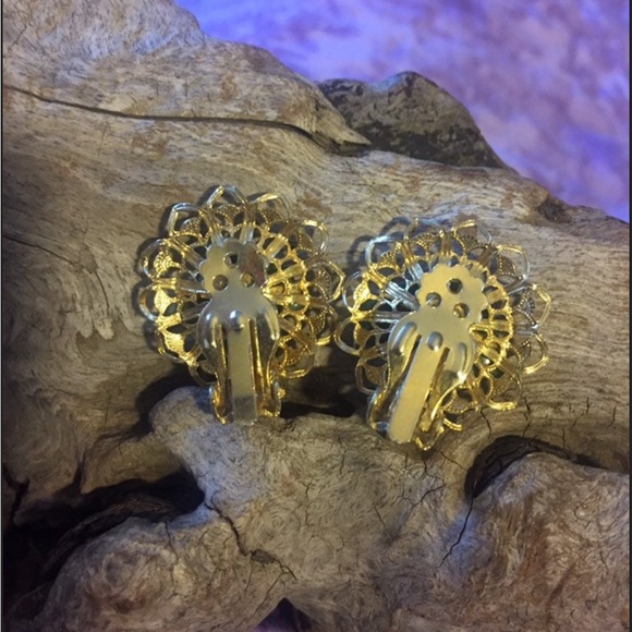 Vintage Clip On Earrings Green Stone and Faux Pearls - Picture 2 of 2